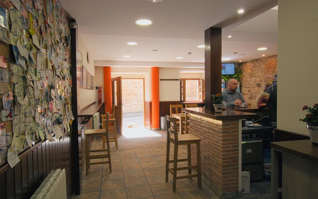 Hostal-Bar Restaurante "La Fuente" Rabe de las Calzadas Luaran gambar