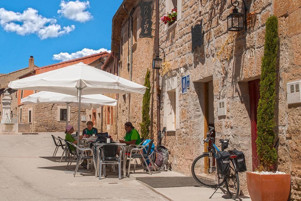 Hostal-Bar Restaurante "La Fuente" Rabe de las Calzadas Luaran gambar