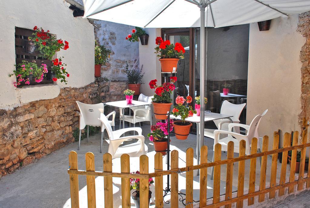 Hostal-Bar Restaurante "La Fuente" Rabe de las Calzadas Luaran gambar
