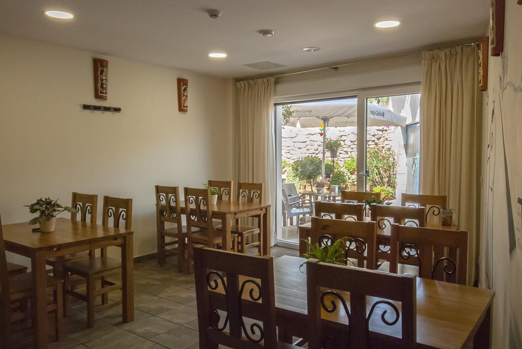 Hostal-Bar Restaurante "La Fuente" Rabe de las Calzadas Luaran gambar