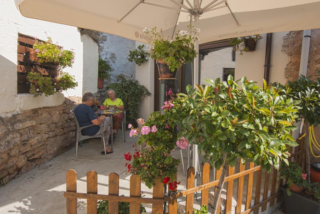 Hostal-Bar Restaurante "La Fuente" Rabe de las Calzadas Bilik gambar